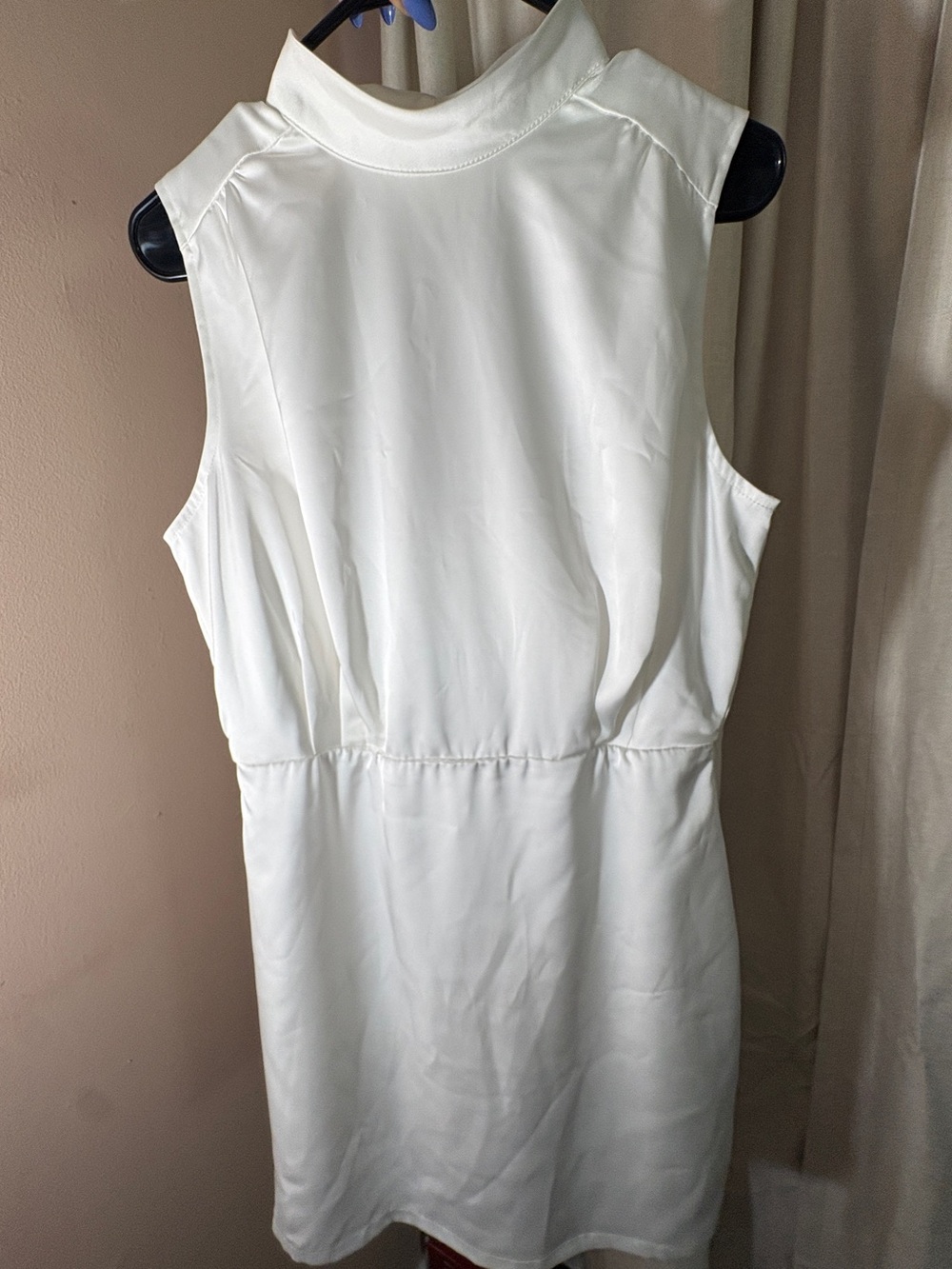 Lulu’s White Mock Neck Sleeveless Mini Dress Size Large
